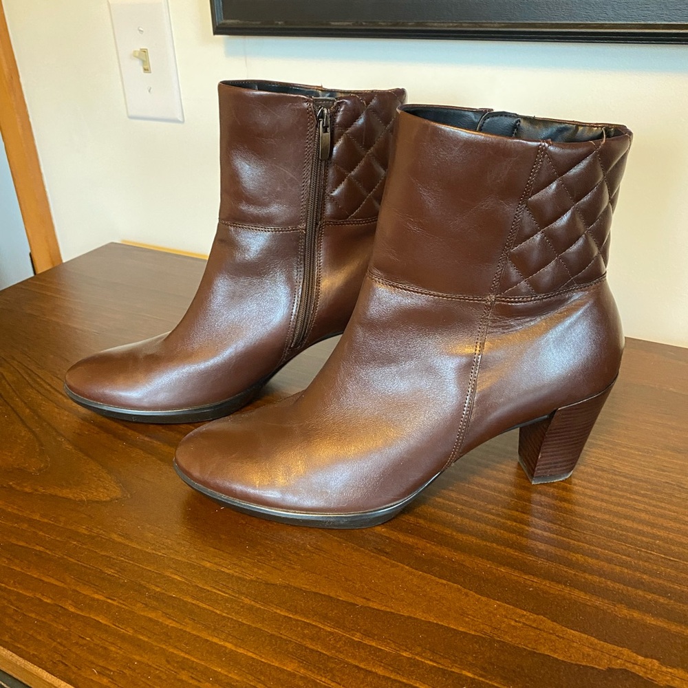 Ecco Dark Brown Quilted Heeled Boots Size 42 (10)